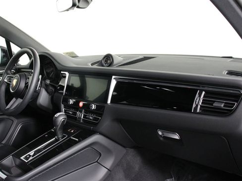 Certified 2025 Porsche Macan image 24