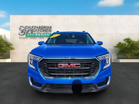 Used 2024 GMC Terrain SLE w/ Driver Convenience Package FWD image 8