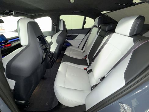 Used 2025 BMW M5 Base w/ Carbon Package image 21