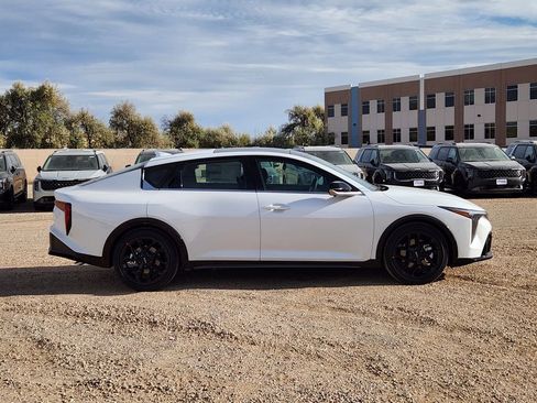 New 2025 Kia K4 GT-Line Turbo image 2