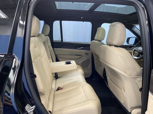 Certified 2025 Jeep Grand Cherokee Limited w/ Luxury Tech Group II image 39