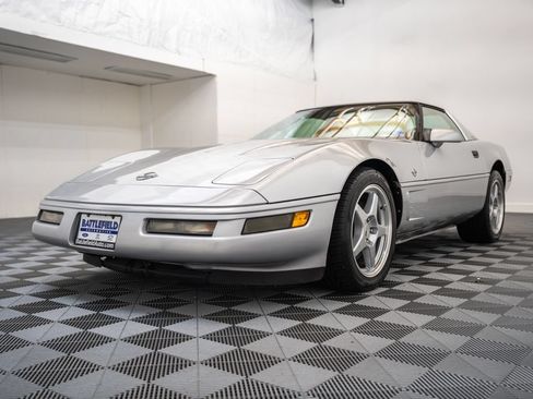 Used 1996 Chevrolet Corvette Coupe RWD image 3