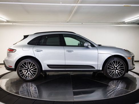 Certified 2024 Porsche Macan AWD/4WD image 8