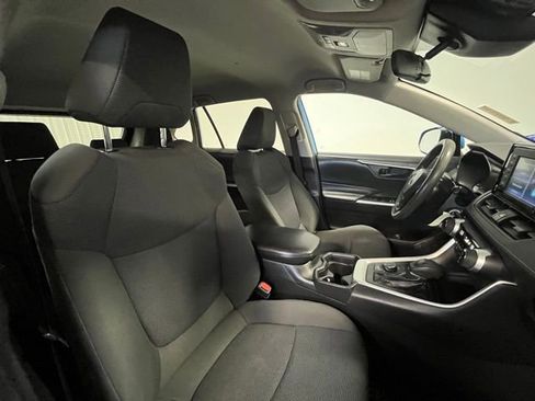 Used 2019 Toyota RAV4 LE w/ Carpet Mat Package AWD/4WD image 9
