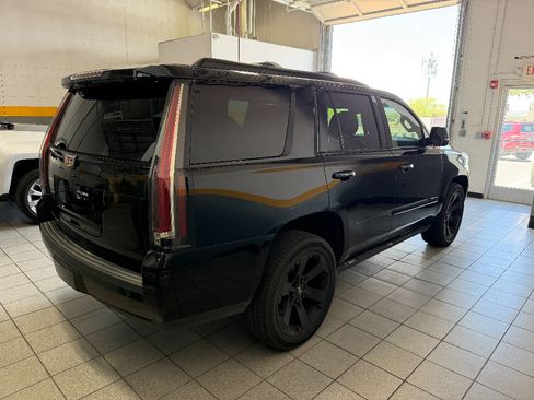 Used 2020 Cadillac Escalade Premium Luxury AWD/4WD image 3