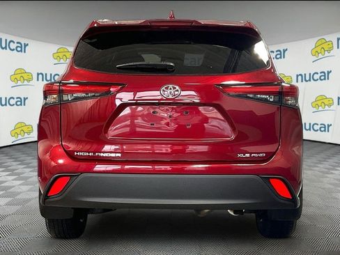 Used 2021 Toyota Highlander XLE AWD/4WD image 5