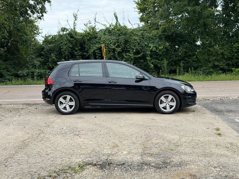 Used 2017 Volkswagen Golf 4-Door FWD image 4