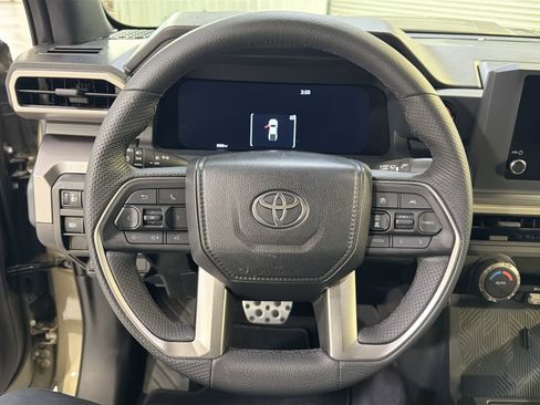 Used 2025 Toyota Tacoma TRD Sport AWD/4WD image 13