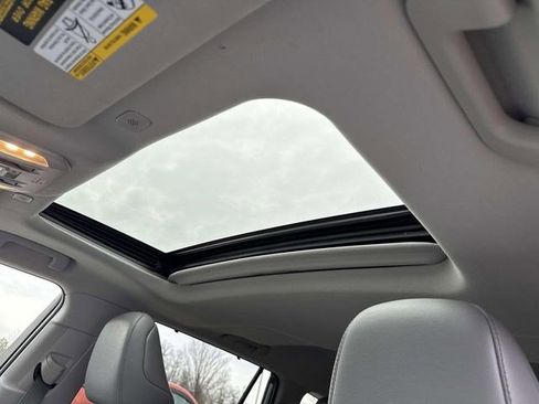 Used 2023 Toyota Highlander Limited image 16