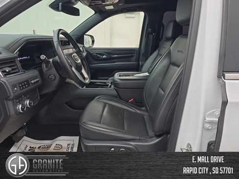 Used 2024 GMC Yukon XL Denali AWD/4WD image 9