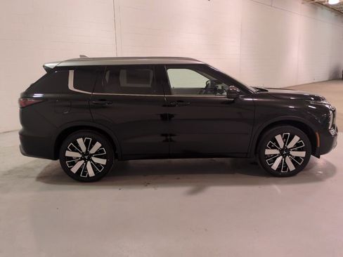 New 2025 Mitsubishi Outlander SEL image 3