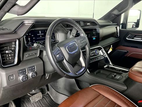 Certified 2025 GMC Sierra 3500 Denali Ultimate image 18