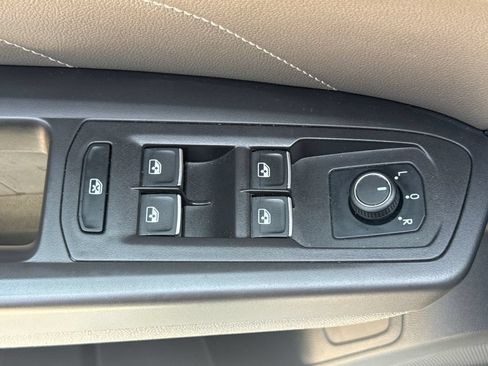Used 2022 Volkswagen Atlas Cross Sport SE AWD/4WD image 14