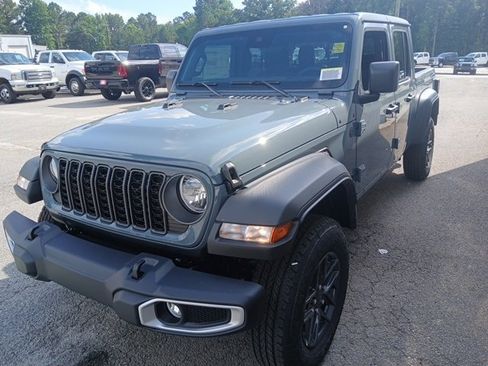 New 2025 Jeep Gladiator Sport image 8