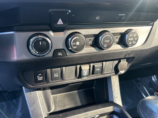 Used 2020 Toyota Tacoma SR5 w/ Technology Package AWD/4WD image 6