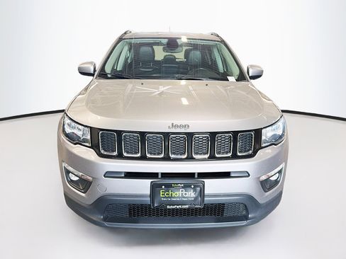 Used 2019 Jeep Compass Latitude w/ Popular Equipment Group AWD/4WD image 2
