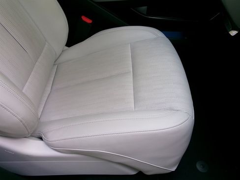 Used 2024 Cadillac Lyriq Sport AWD/4WD image 19