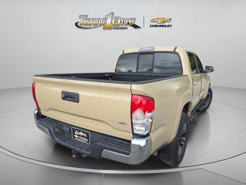 Used 2017 Toyota Tacoma SR5 w/ Tow Package RWD image 8