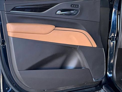 Used 2023 Cadillac Escalade ESV Premium Luxury image 22