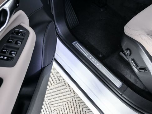 New 2026 Volvo XC90 B6 Plus w/ Protection Package Premier AWD/4WD image 8