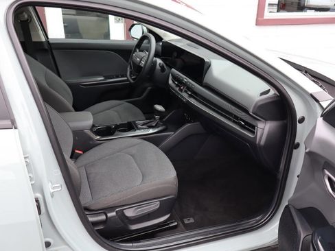 Used 2025 Kia K4 FWD image 7