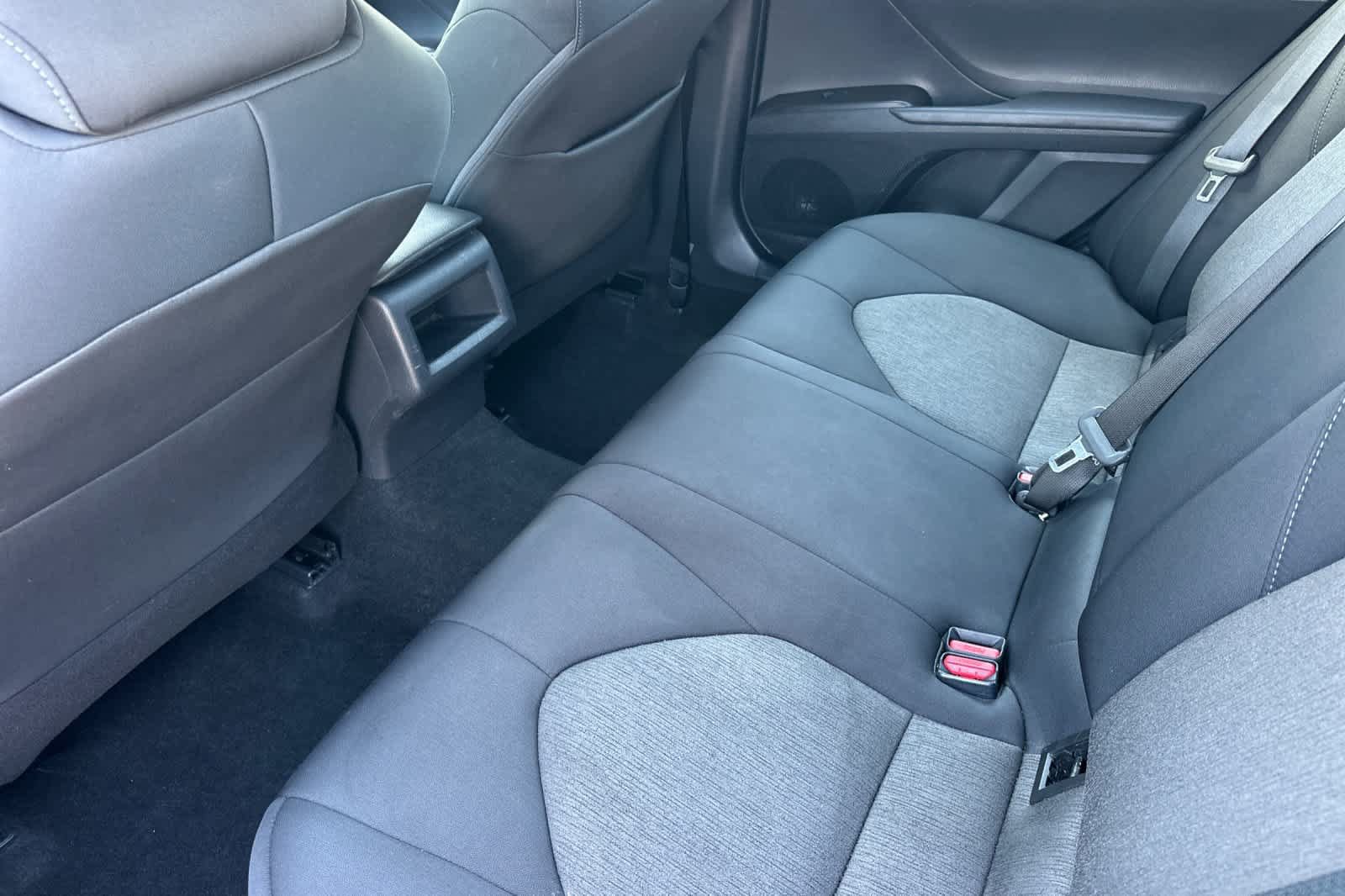 Used 2021 Toyota Camry LE FWD image 4