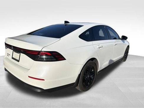 Used 2025 Honda Accord SE image 15