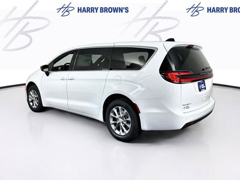 New 2027 Chrysler Pacifica Select AWD/4WD image 28