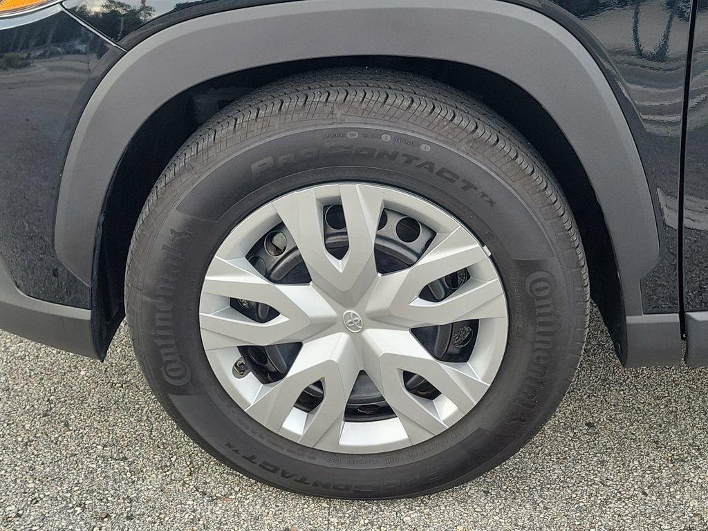 Used 2025 Toyota Corolla Cross L FWD image 6