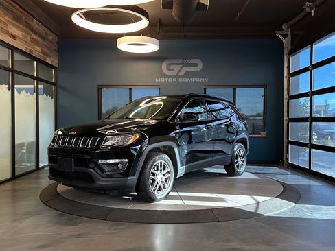 Used 2020 Jeep Compass Latitude w/ Cold Weather Group AWD/4WD image 7