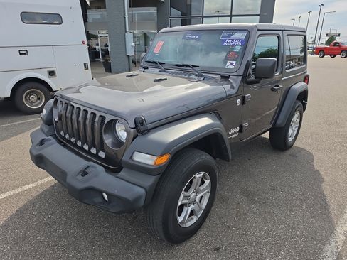 Used 2020 Jeep Wrangler Sport AWD/4WD image 7