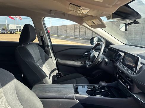 Certified 2025 Nissan Rogue SV FWD image 27
