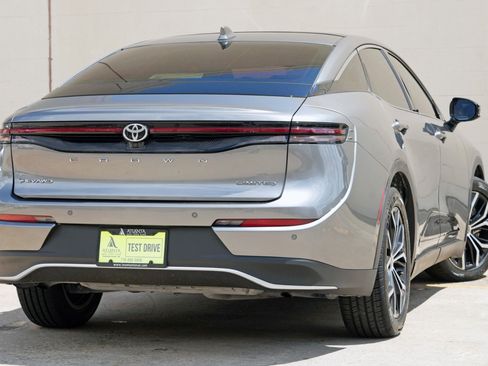 Used 2024 Toyota Crown AWD/4WD image 4