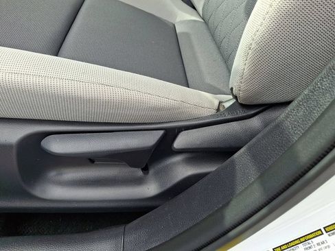 Used 2025 Toyota Corolla LE FWD image 15
