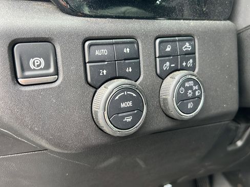 Used 2025 Chevrolet Silverado 2500 LTZ w/ LTZ Convenience Package AWD/4WD image 15