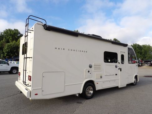 Used 2017 Ford E-450 and Econoline 450 Super Duty w/ A/C Prep Package RWD image 8
