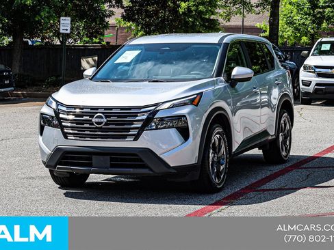 Used 2024 Nissan Rogue SV AWD/4WD image 3