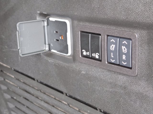 Used 2024 GMC Yukon Denali Ultimate AWD/4WD image 24