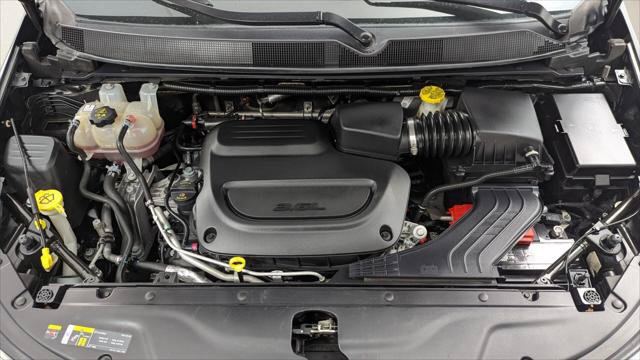 Used 2023 Chrysler Pacifica Touring-L FWD image 32