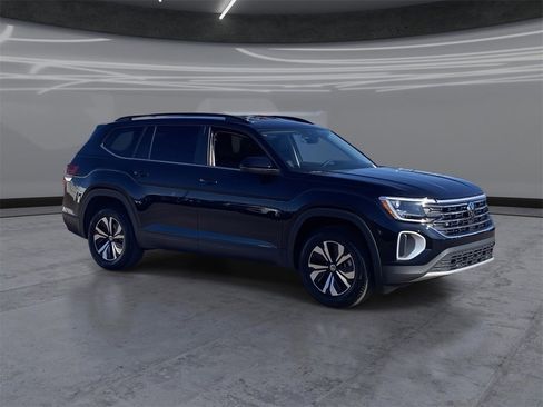 New 2026 Volkswagen Atlas SE image 2