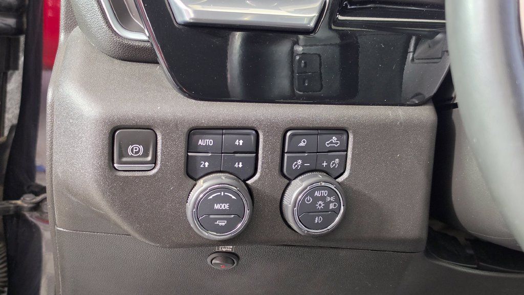 Used 2023 Chevrolet Silverado 1500 LTZ w/ LTZ Convenience Package II AWD/4WD image 23