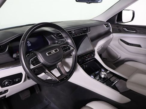 Used 2023 Jeep Grand Cherokee L Overland w/ Advanced Protech Group III AWD/4WD image 34