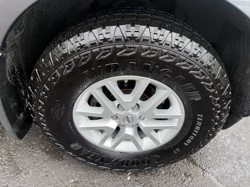 Used 2018 Nissan Frontier SV AWD/4WD image 12