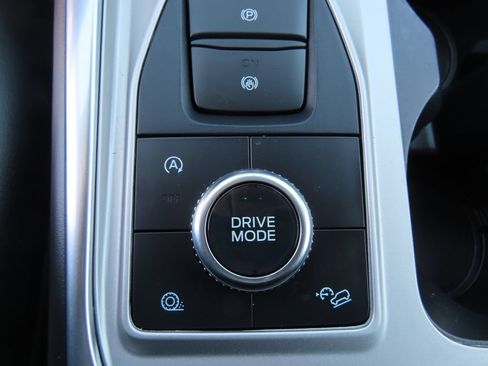 Used 2024 Ford Explorer XLT AWD/4WD image 13