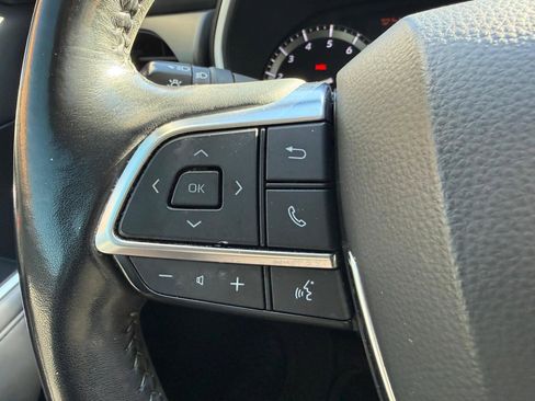 Used 2020 Toyota Highlander XLE image 38