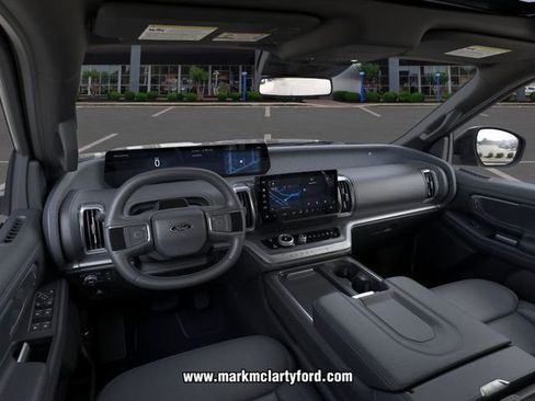 New 2026 Ford Expedition Platinum image 9