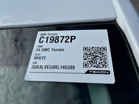 Used 2024 GMC Terrain SLT w/ LPO, Floor Liner Package image 33