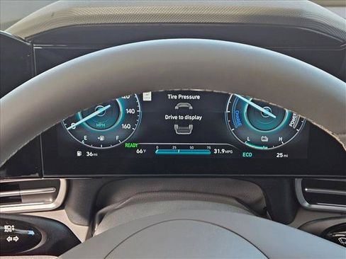 Used 2025 Hyundai Elantra SEL FWD image 15