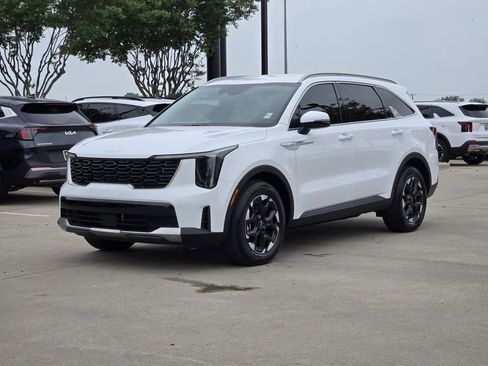 Certified 2025 Kia Sorento S FWD image 2
