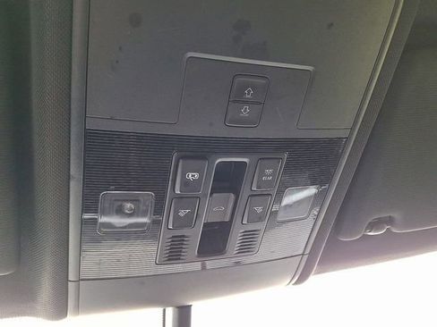 Used 2020 Volkswagen Atlas Cross Sport SE image 27